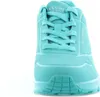 A close-up front view of a turquoise Skechers sneaker. Voir les images du produit