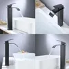 A collage of four images showing a black waterfall faucet in use over a white sink. Produktbild-Vorschau