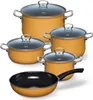 A set of orange cookware with glass lids and a frying pan, presented on a white background. Podgląd zdjęcia produktu