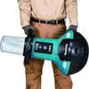 A person wearing work clothes and gloves holds a large LED work light. Anteprima dell’immagine prodotto