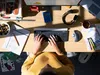 A person's hands are typing on a keyboard at a desk with various office supplies. Anteprima dell’immagine prodotto