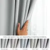 A hand is shown holding a light gray curtain, with different lighting conditions illustrated below. Produktbild-Vorschau