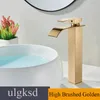 A golden waterfall faucet is shown next to a white sink filled with water, with a small potted plant in the background. Anteprima dell’immagine prodotto