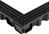 A close-up, angled view of a black drainage channel system, forming an L-shape, against a white background. Anteprima dell’immagine prodotto