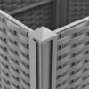 Close-up view of the corner of a grey woven planter box. Voir les images du produit