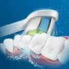 Close-up of an electric toothbrush head cleaning teeth, with water droplets and foam. Voir les images du produit
