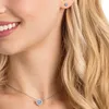 Close-up of a woman wearing a necklace and earrings. Produktbild-Vorschau