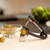OXO OXO Kirschen- und Olivenentsteiner schwarz Produktbild-Vorschau 16