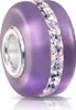 Lila matter Glas Bead, mit weißen Kristallsteinen hochkant angereiht, leicht schräg fotografiert auf weißem Hintergrund. Produktbild-Vorschau