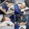 A collage of four images showing a couple using a special pillow designed for side sleepers, with a cooling effect. Anteprima dell’immagine prodotto