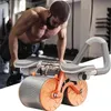 Orange-graue Bauchmuskelrolle mit Smartphone, das ein Trainingsvideo in der Halterung zeigt Produktbild-Vorschau