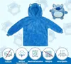 Blaue Fleece-Übergröße tragbarer Decken-Kapuzenpullover mit Tierohren an der Kapuze, neben einem passenden blauen Plüschtier Anteprima dell’immagine prodotto