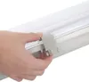 A hand is shown adjusting a clip on a light fixture. Produktbild-Vorschau