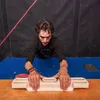Ein Kletterer trainiert an einem VerticalBoard FIRST von YY Vertical; das auf einer Kletterwand montiert ist. Náhľad obrázku produktu