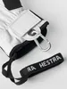 Detailaufnahme des Hestra Army Leather Patrol 5-Finger Skihandschuhs mit Karabiner und Trageschlaufe. Produktbild-Vorschau