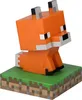 A Minecraft fox figurine sitting on a grassy, pixelated base. Náhled obrázku produktu