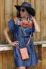 styleBREAKER Mini Umhängetasche mit V-Klappe und Metall Produktbild-Vorschau 6