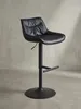 Eleganter Design-Barstuhl in Schwarz, in der 3/4-Ansicht, die die geschwungene Form der Sitzschale und die schlanke Säule zeigt._#sku_SAFWL7.005# Produktbild-Vorschau