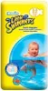 A baby in a swimming pool wearing swim nappies, with the product packaging visible. Anteprima dell’immagine prodotto