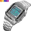 A silver digital watch with a metal band is shown against a white background. Náhľad obrázku produktu