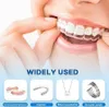 Close-up of a person's mouth inserting a clear dental retainer, with four smaller images below showcasing various items that can be cleaned. Produktbild-Vorschau