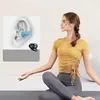 A woman is meditating while wearing earbuds, with an inset diagram showing how the earbuds fit in the ear. Anteprima dell’immagine prodotto