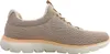 A side view of a beige Skechers sneaker with a peach accent on the sole. Anteprima dell’immagine prodotto