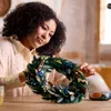 LEGO Icons Weihnachtskranz, Winterdeko zum Aufhängen, Produktbild-Vorschau 7