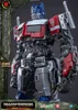 A detailed studio shot of a highly articulated Optimus Prime model kit, showcasing its intricate mechanical details and iconic color scheme. Anteprima dell’immagine prodotto