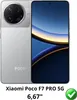 A silver smartphone is shown with its screen displaying a blue and yellow abstract wallpaper. The back of the phone with its camera module is visible on the left. Text and a green checkmark icon are present below the phone. Anteprima dell’immagine prodotto