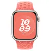 A close-up shot of an Apple Watch with a Nike Sport Band. Anteprima dell’immagine prodotto