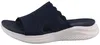 Auf dem Bild ist ein blauer flacher Schuh zu sehen der eine einfache und elegante Form hat. Der Schuh wird von der Seite betrachtet und zeigt die Cleanness und den minimalistischen Stil. Produktbild-Vorschau