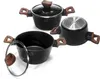 Three black pots with wooden handles are arranged on a white background. One pot is shown from the side with its lid off, another is shown from the top with its lid on, and the third is shown upside down, revealing its base. Anteprima dell’immagine prodotto
