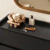 Detailaufnahme der Oberfläche des SoBuy Schuhschranks mit Deko, Schlüssel und Parfümflakon Podgląd zdjęcia produktu