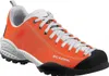 Orangene Lifestyle-Schuhe für Damen von Scarpa mit grauen Schnürsenkeln und schwarzer Sohle. Produktbild-Vorschau