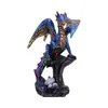 Detailreiche Drachenfigur, die auf Felsen thront. Ist in lebhaften Farben Blau/Gold gehalten. Produktbild-Vorschau