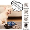 A French Bulldog is sitting on a rug next to three dog muzzles. There are icons and text describing the product features on the right side of the image. Produktbild-Vorschau