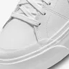 A close-up view of the toe area of a white NIKE Court Legacy Lift sneaker. Náhled obrázku produktu