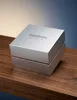 A silver product box with the Zeppelin logo on top, placed on a wooden surface. Voir les images du produit