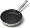 24 cm cremefarbene, matte bratpfanne Smeg FPF2402CRM Produktbild-Vorschau 2