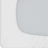 A close-up view of a white mattress protector with a gray fabric insert. Voir les images du produit