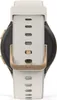 A close-up view of a smartwatch band and buckle. Voir les images du produit