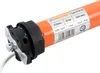 Close-up of an orange tubular motor with a black mounting bracket and a white cable. Produktbild-Vorschau
