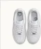 A top-down view of a pair of white Nike Air Force 1 sneakers on a white background. Anteprima dell’immagine prodotto