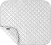 A white quilted ironing mat is shown from a top-down perspective, with one corner folded back. Anteprima dell’immagine prodotto