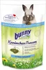 A bag of rabbit food with a rabbit illustration and a meadow scene. Produktbild-Vorschau