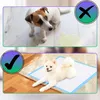 Two images showing dogs and their potty training pads. The top image shows a dog next to a puddle with a red X, indicating incorrect usage. The bottom image shows a dog lying on a potty pad with a green checkmark, indicating correct usage. Anteprima dell’immagine prodotto