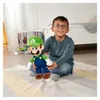 Figurka Pluszowa Luigi 30 cm od Nintendo - Licencjonowany Anteprima dell’immagine prodotto 8