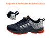 A side view of a sneaker with a magnified inset showing a detail of the heel collar. Produktbild-Vorschau