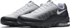 A pair of Nike Air Max Invigor sneakers shown from a diagonal angle against a white background. Produktbild-Vorschau